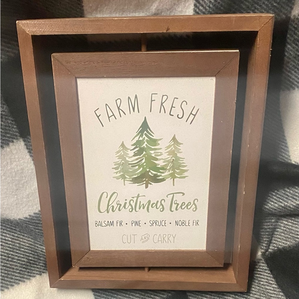 Wood rotating christmas sign
